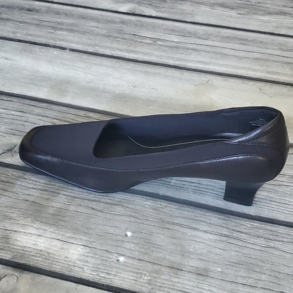 Black Naturalizer Pumps 838N19  Sz 9W - Picture 3 of 8